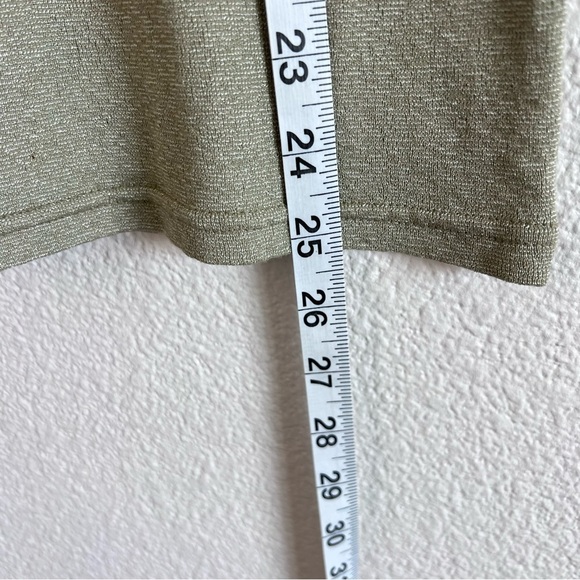 Michael Stars Women’s Angelina Shine V-Neck Tee - Picture 3 of 8